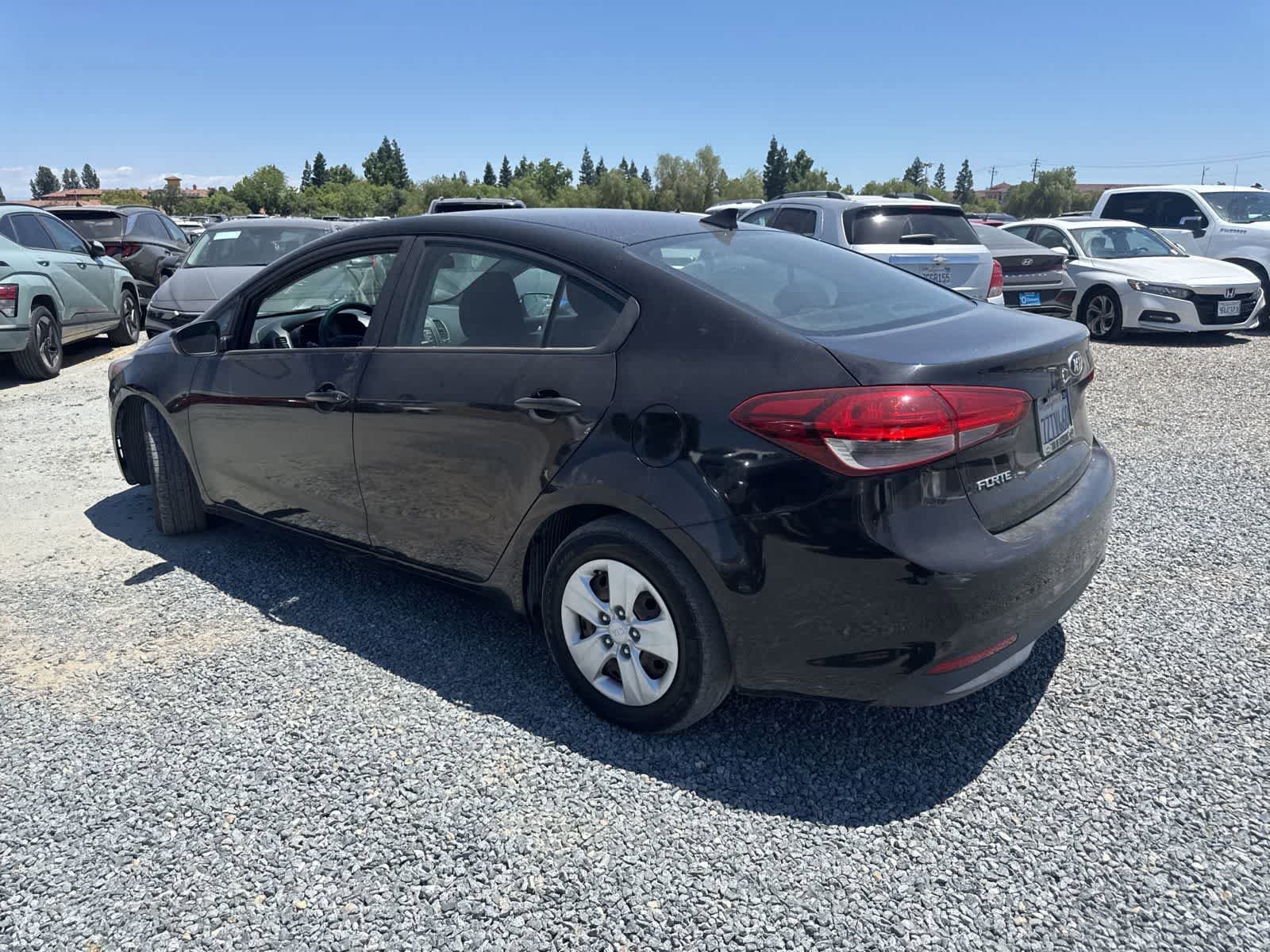 Used 2017 Kia Forte LX FWD image 5