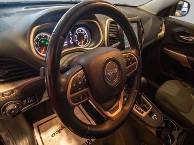 Used 2017 Jeep Cherokee Latitude w/ Cold Weather Group image 25