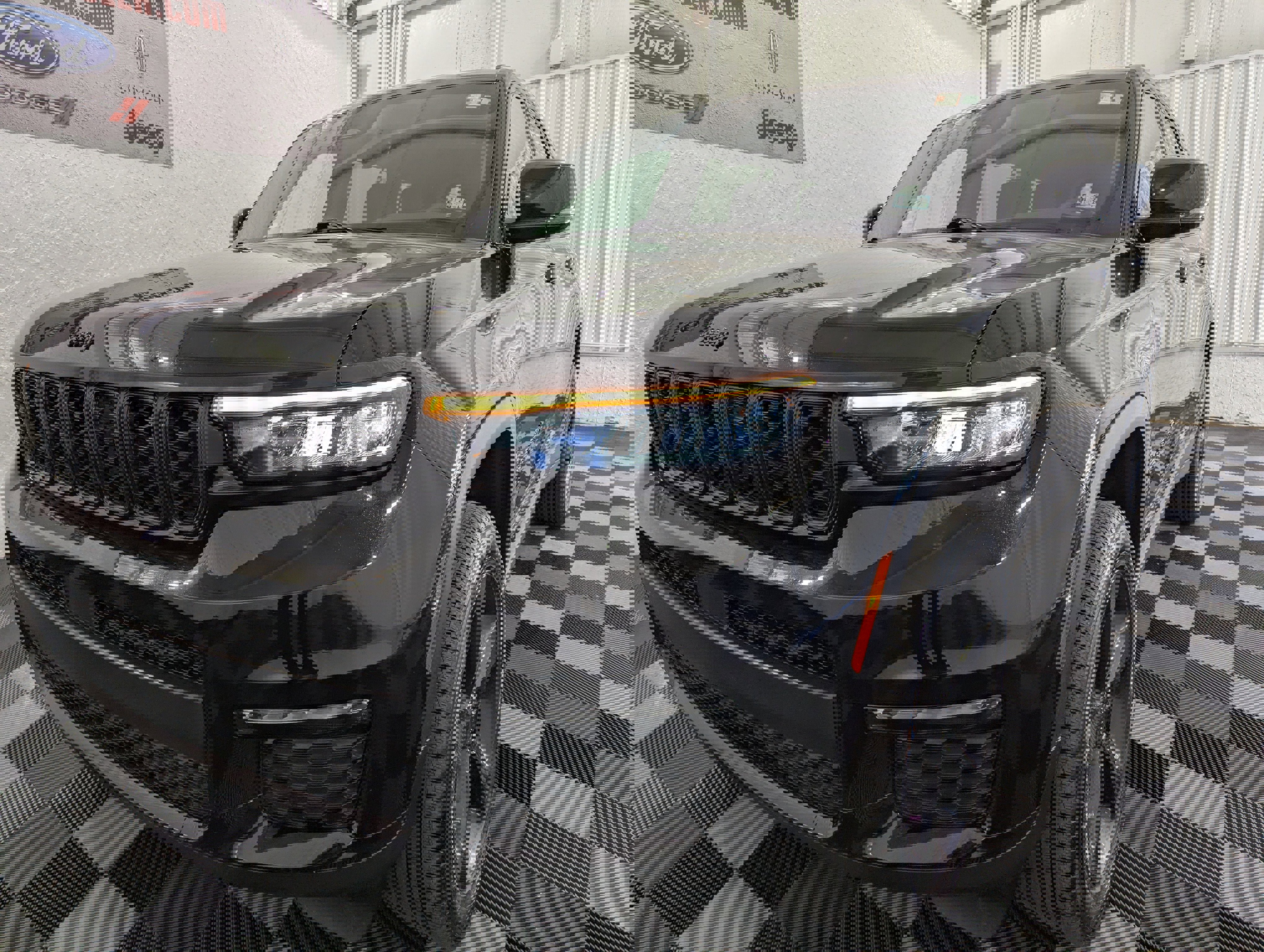 Used 2025 Jeep Grand Cherokee L Limited w/ Black Appearance Package image 2