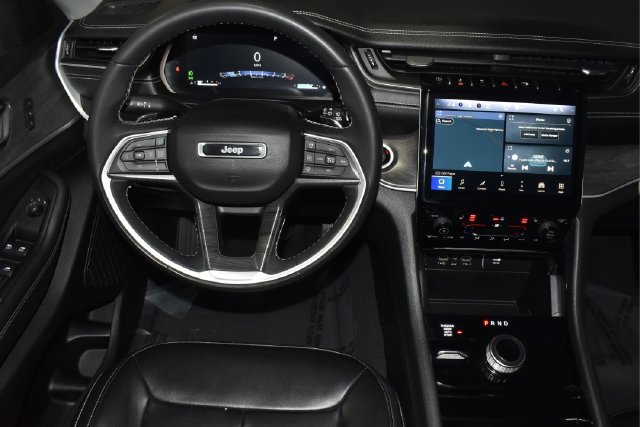 Used 2023 Jeep Grand Cherokee Limited AWD/4WD image 31