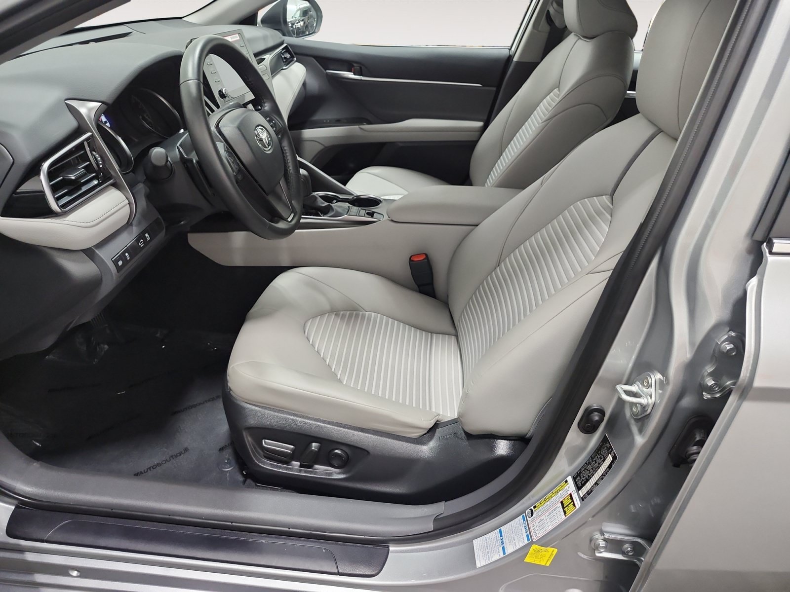 Used 2024 Toyota Camry SE AWD/4WD image 10