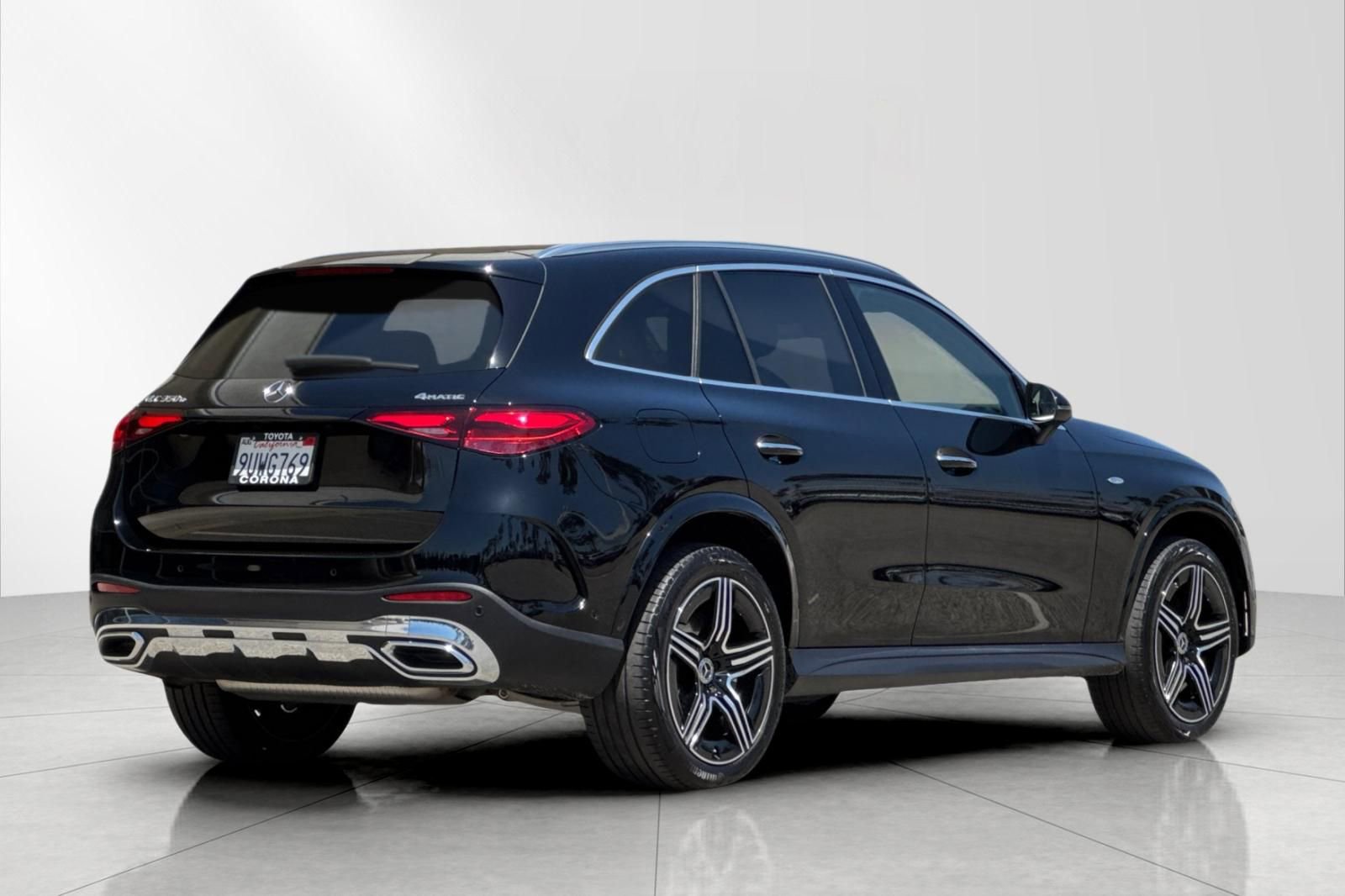 Used 2025 Mercedes-Benz GLC 350e 4MATIC image 3