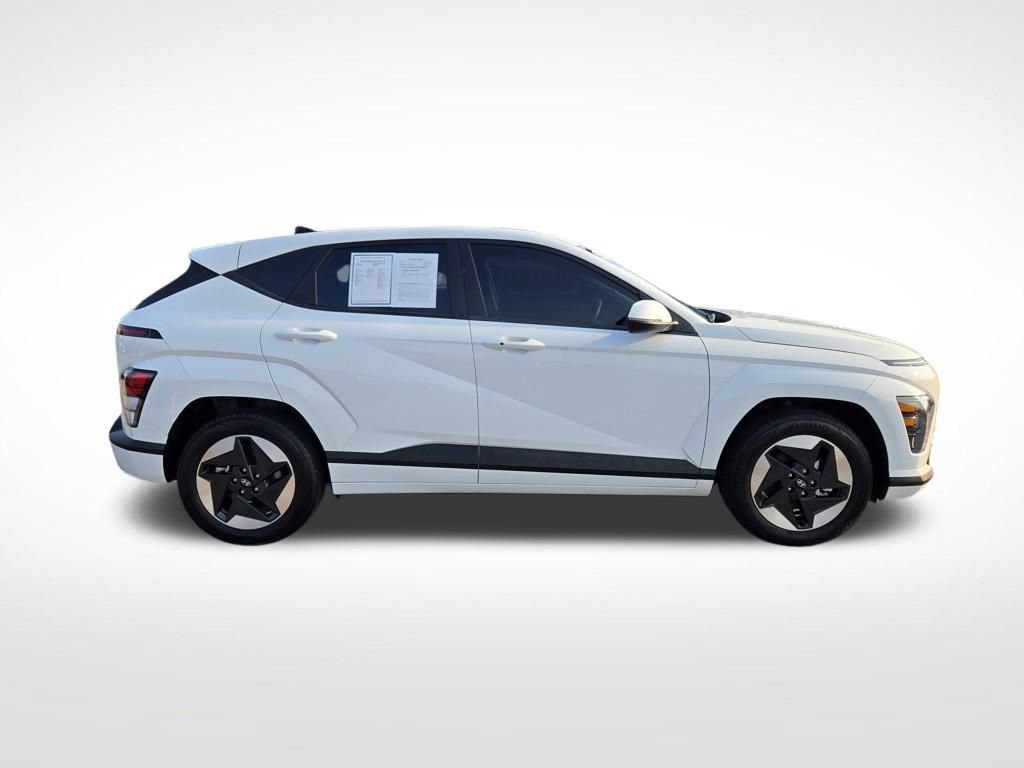 Used 2024 Hyundai Kona SE FWD image 2