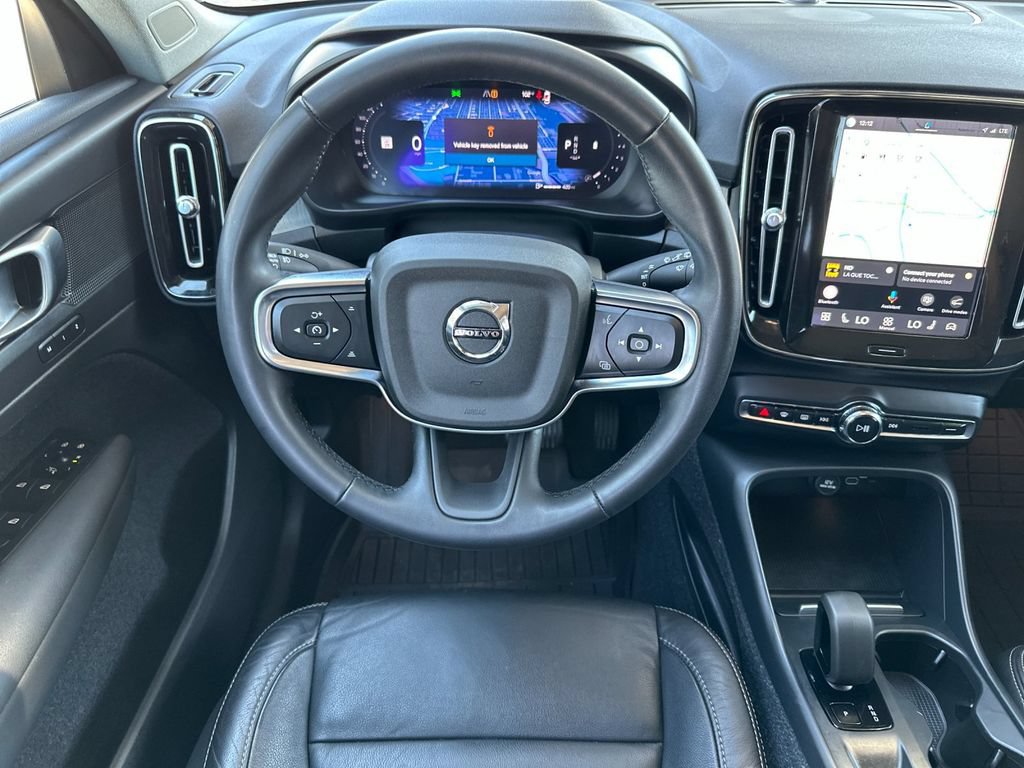 Used 2023 Volvo XC40 B4 Core w/ Convenience Package FWD image 13