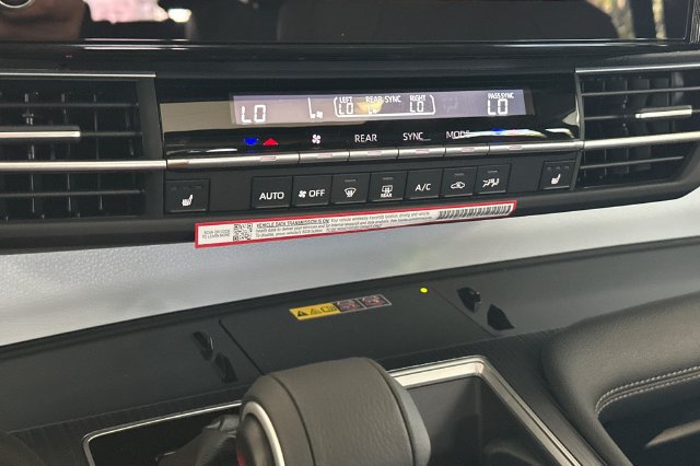 Certified 2026 Toyota Sienna XLE FWD image 27
