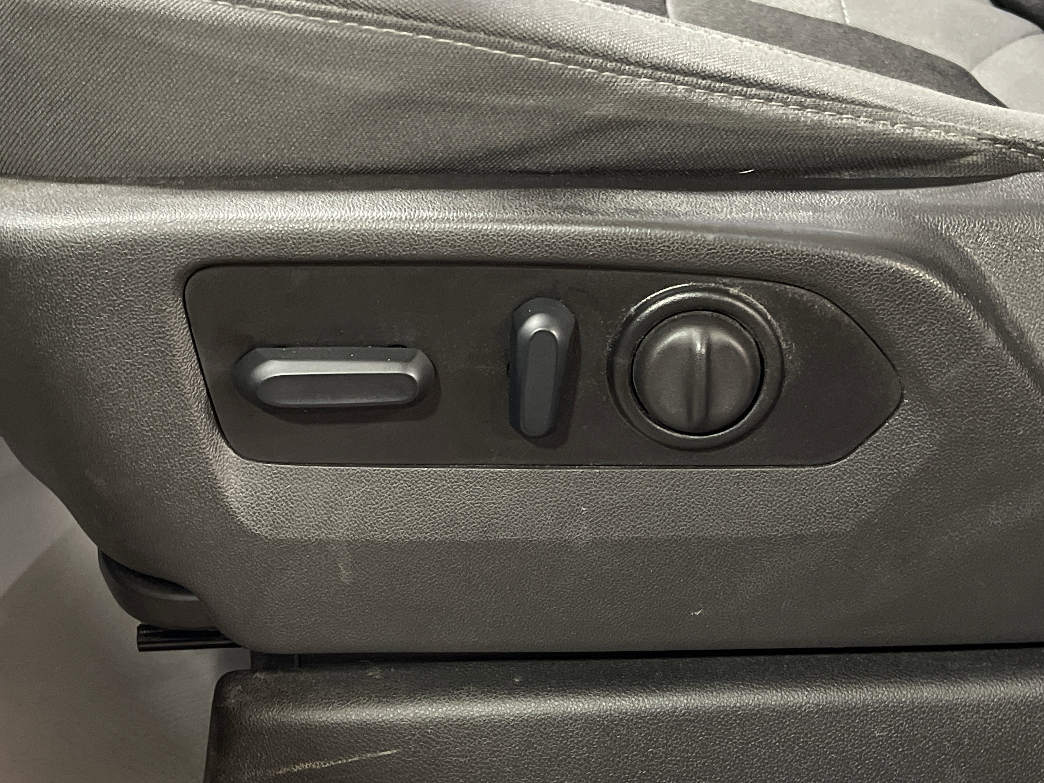 Used 2022 GMC Sierra 2500 SLE w/ SLE Convenience Package image 12