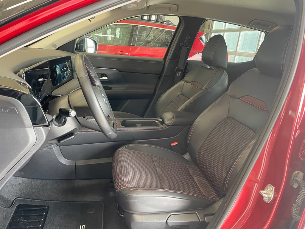 Certified 2025 Nissan Kicks SR FWD image 10