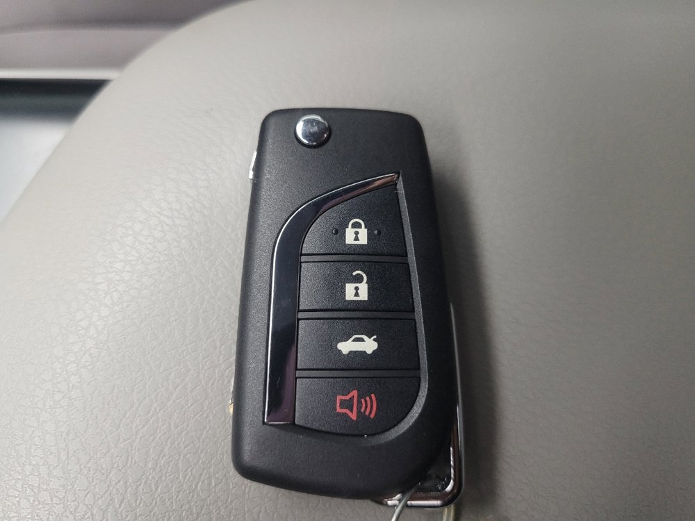 Used 2019 Toyota Camry L image 32