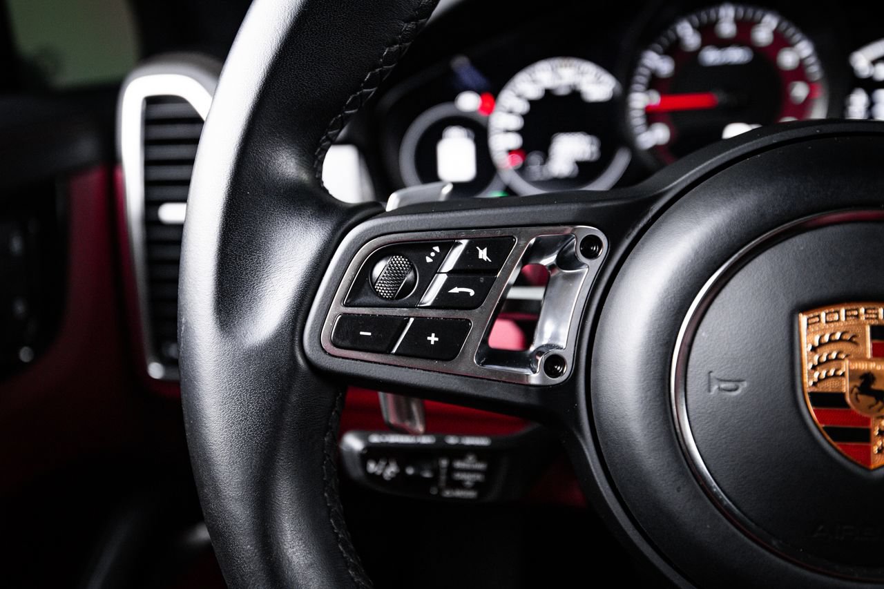 Certified 2022 Porsche Cayenne Turbo AWD/4WD image 17