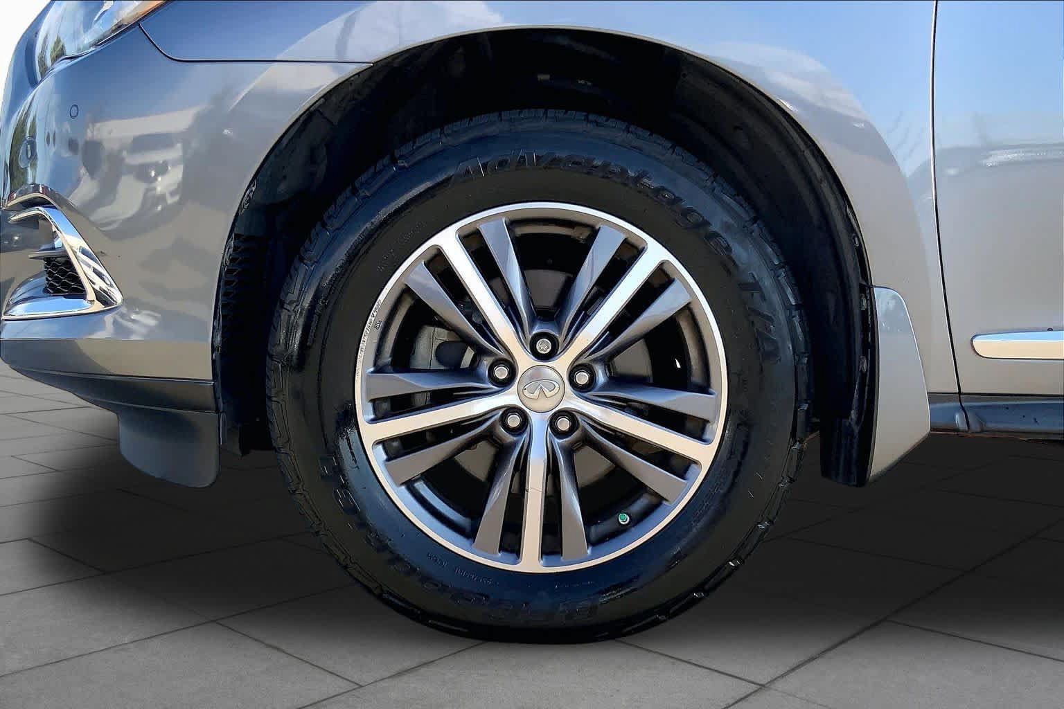 Used 2017 INFINITI QX60 FWD w/ Premium Plus Package image 11