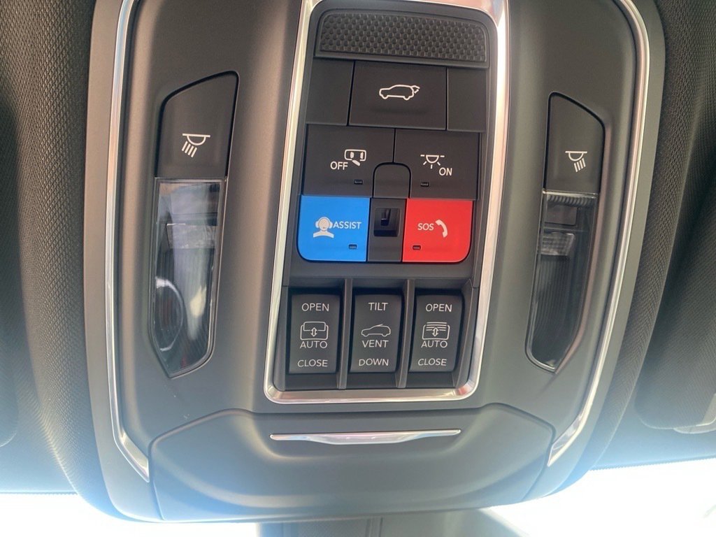 New 2025 Jeep Grand Cherokee Limited w/ Black Appearance Package image 23