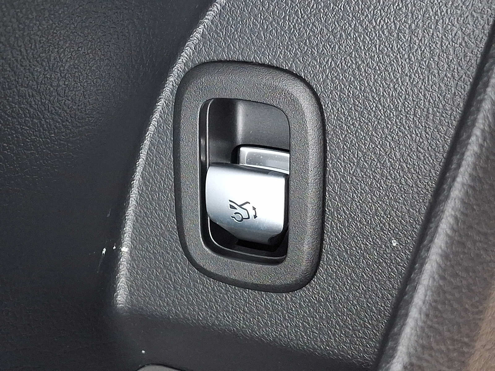 Used 2024 Mercedes-Benz GLC 300 4MATIC image 23