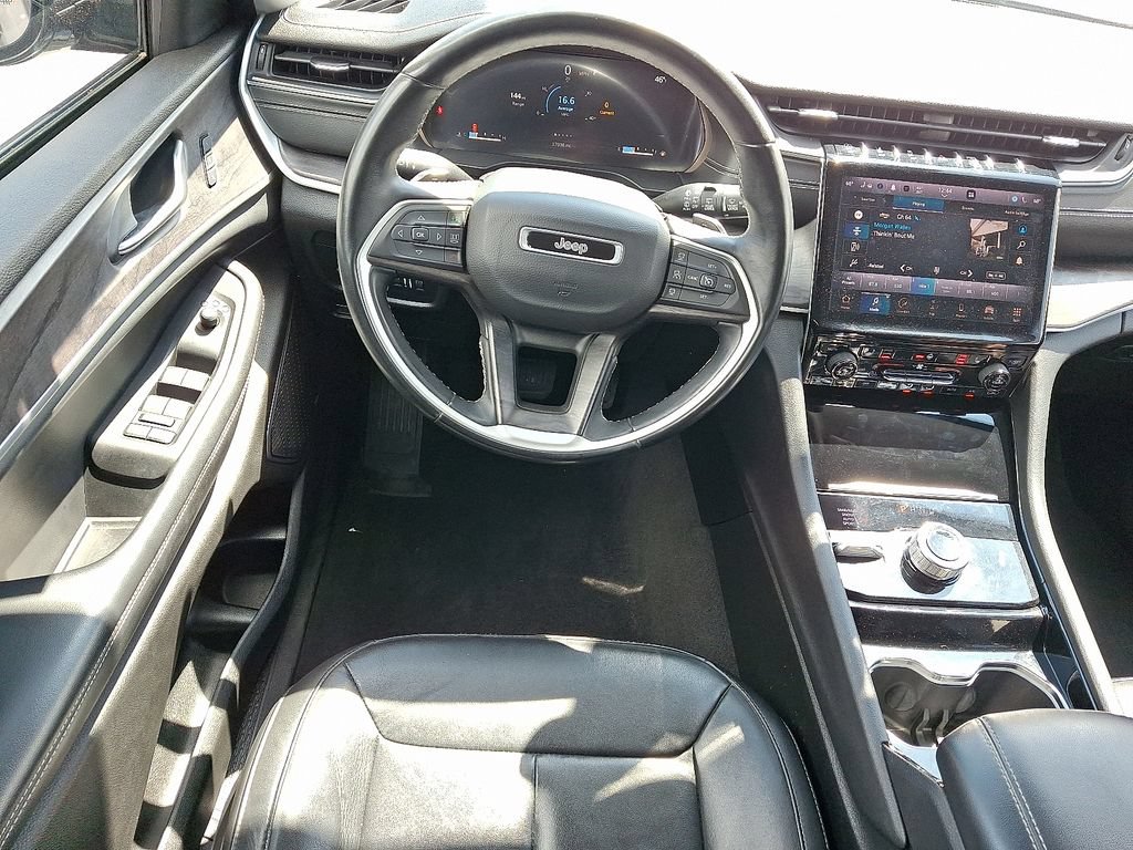 Used 2022 Jeep Grand Cherokee Limited AWD/4WD image 2