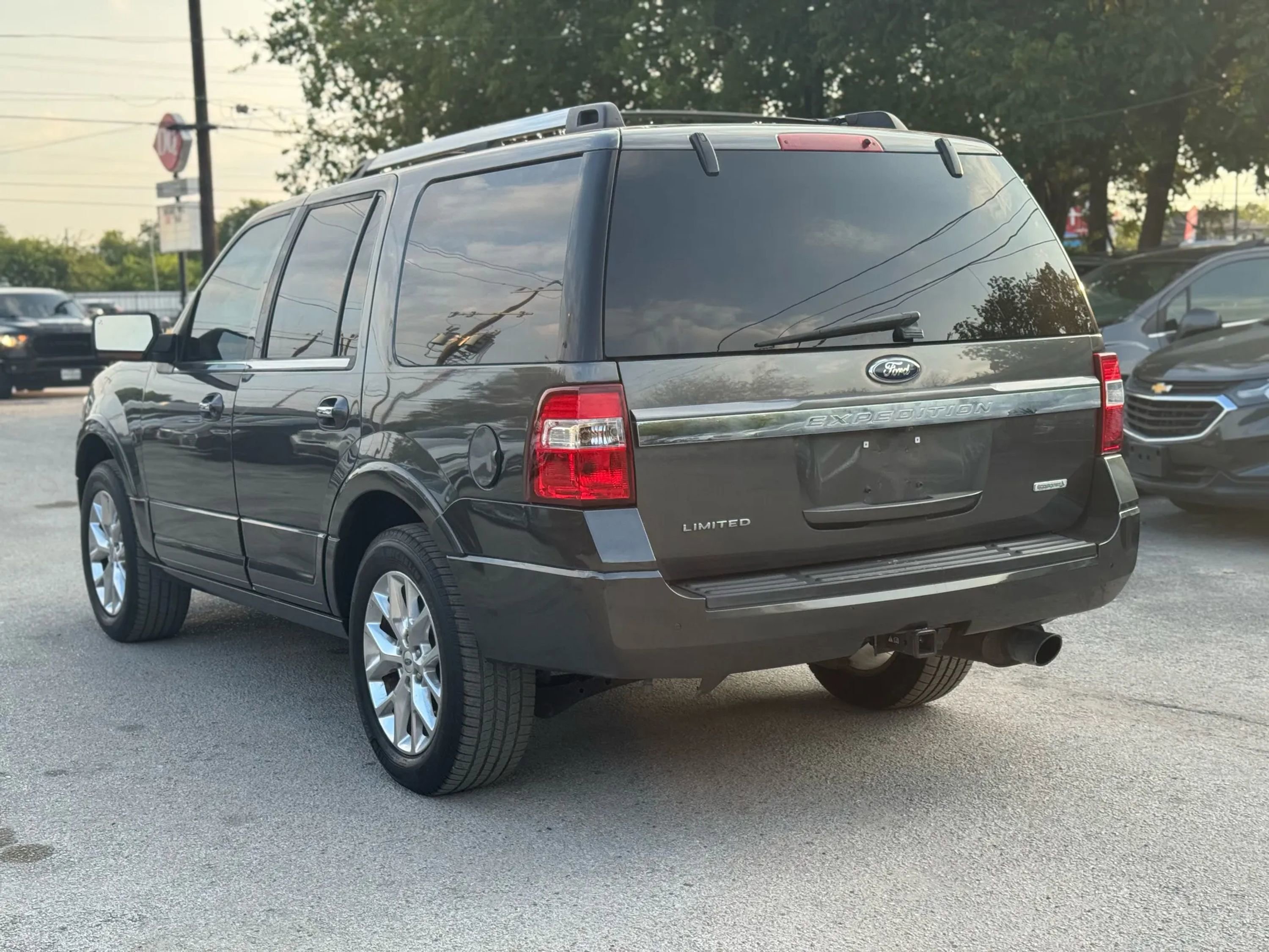 Used 2015 Ford Expedition Limited w/ Equipment Group 301A RWD image 8