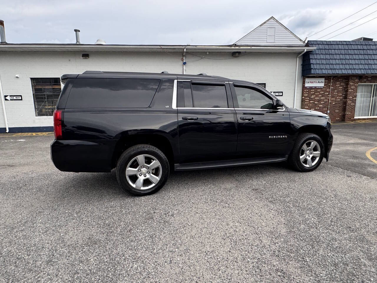 Used 2018 Chevrolet Suburban LT AWD/4WD image 8