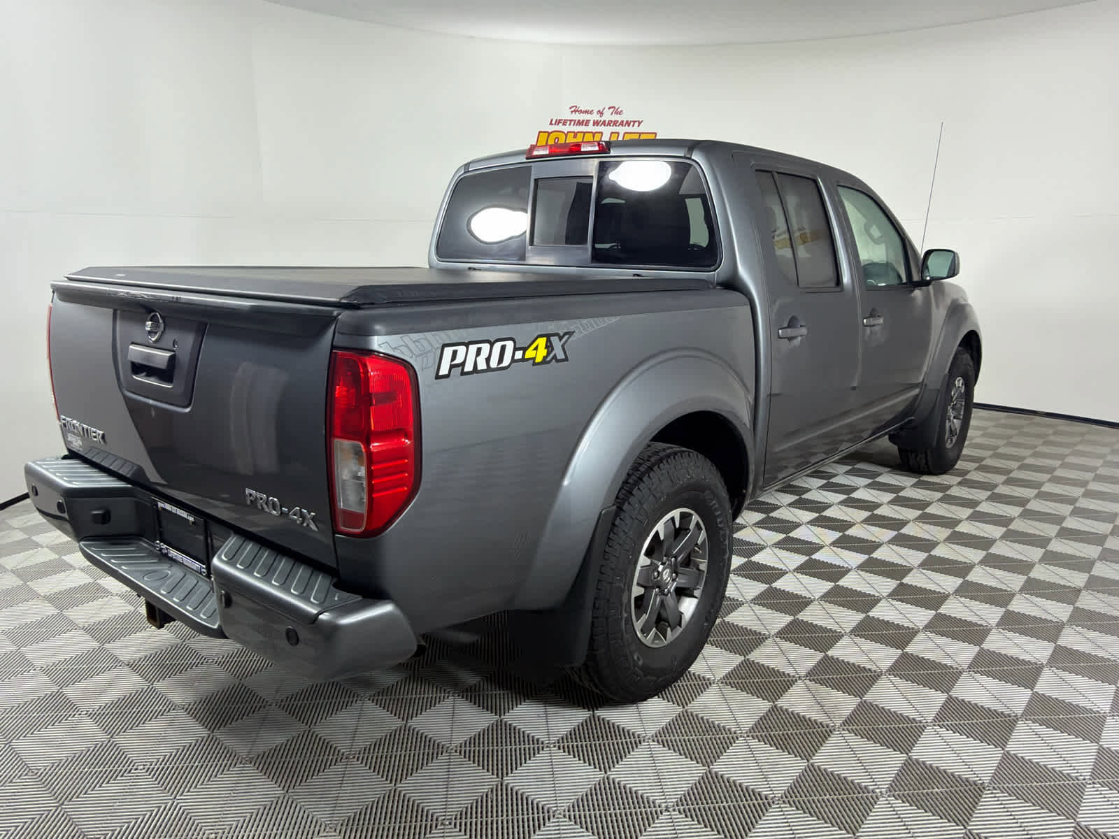 Used 2016 Nissan Frontier PRO-4X image 5