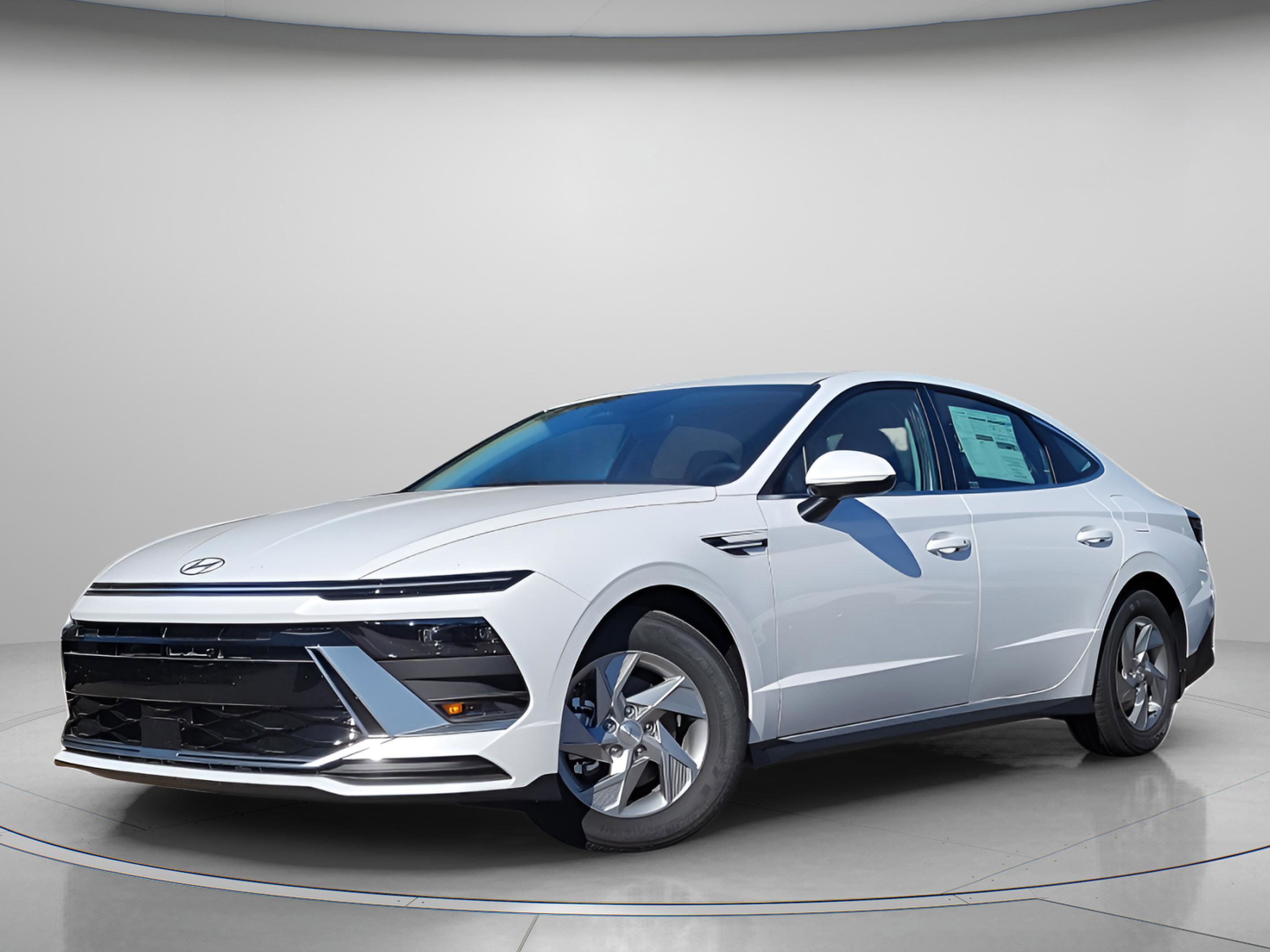New 2026 Hyundai Sonata SE FWD image 2