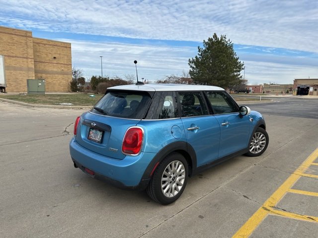 Used 2016 MINI Cooper 4-Door Hardtop image 4