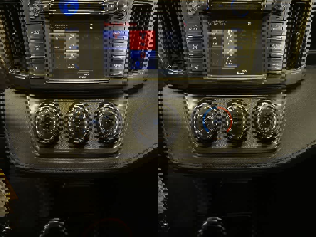 Used 2015 Toyota RAV4 LE AWD/4WD image 21