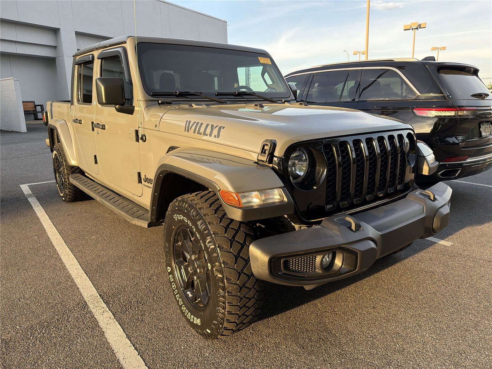 Used 2021 Jeep Gladiator Sport image 3