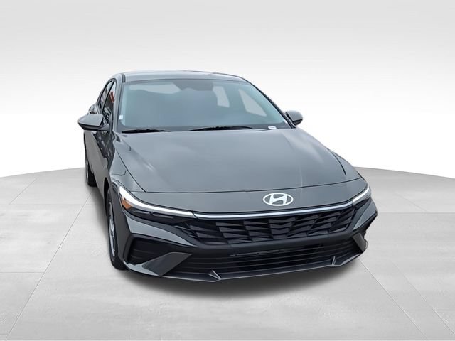 Used 2025 Hyundai Elantra SE FWD video 3