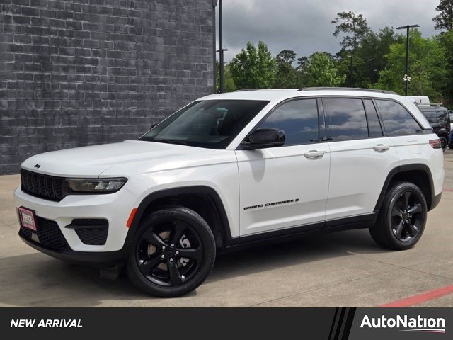 Used 2022 Jeep Grand Cherokee Altitude image 1