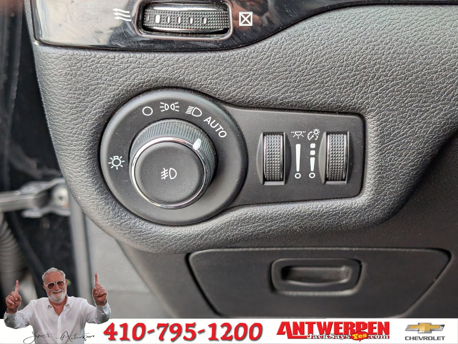 Used 2020 Jeep Cherokee Latitude Plus image 19