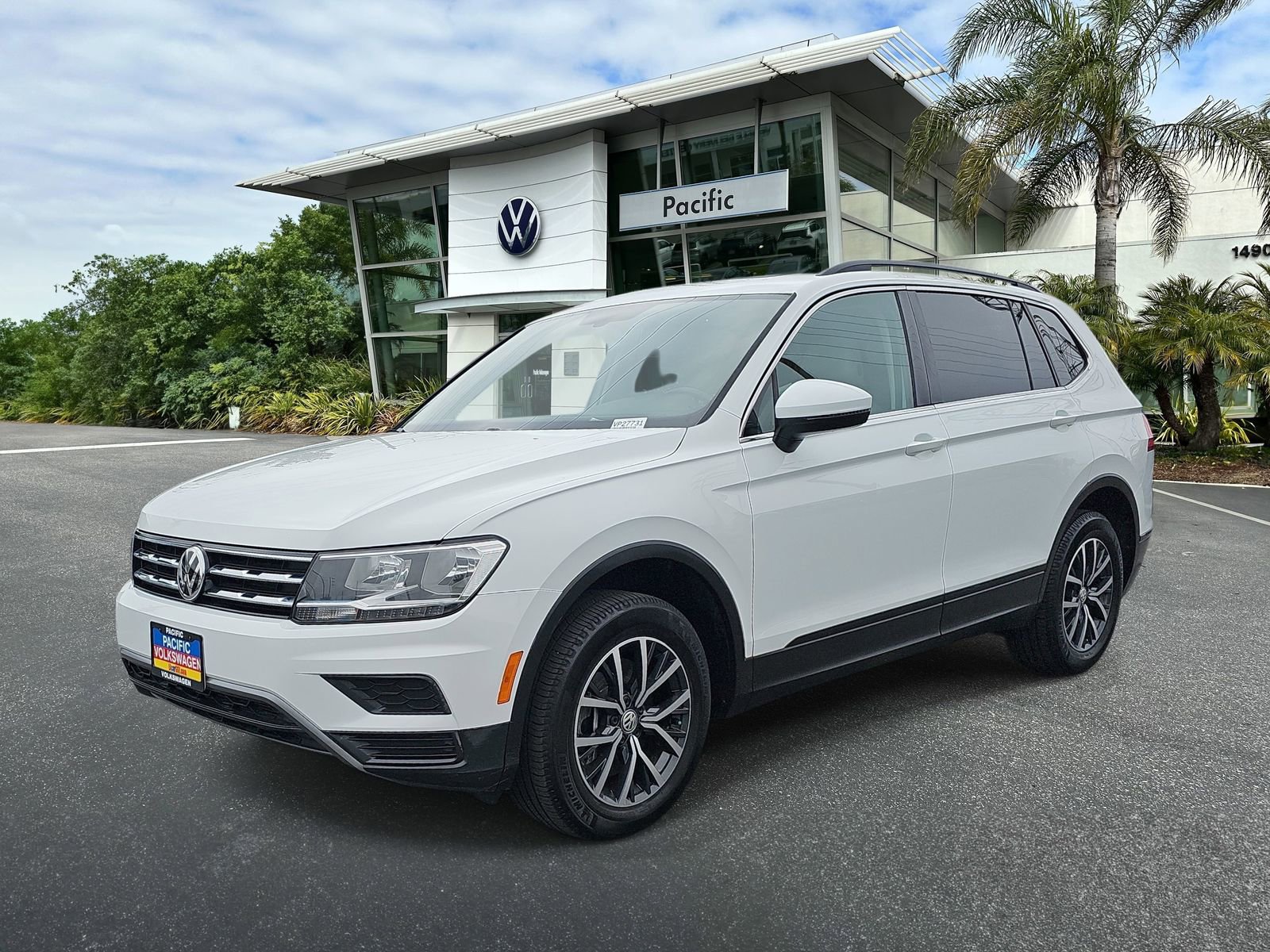 Used 2019 Volkswagen Tiguan SE w/ Panoramic Sunroof Package image 1