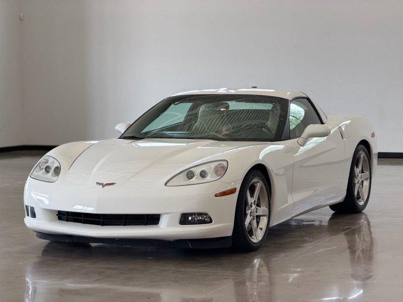 Used 2005 Chevrolet Corvette Coupe w/ Preferred Equipment Group RWD image 3