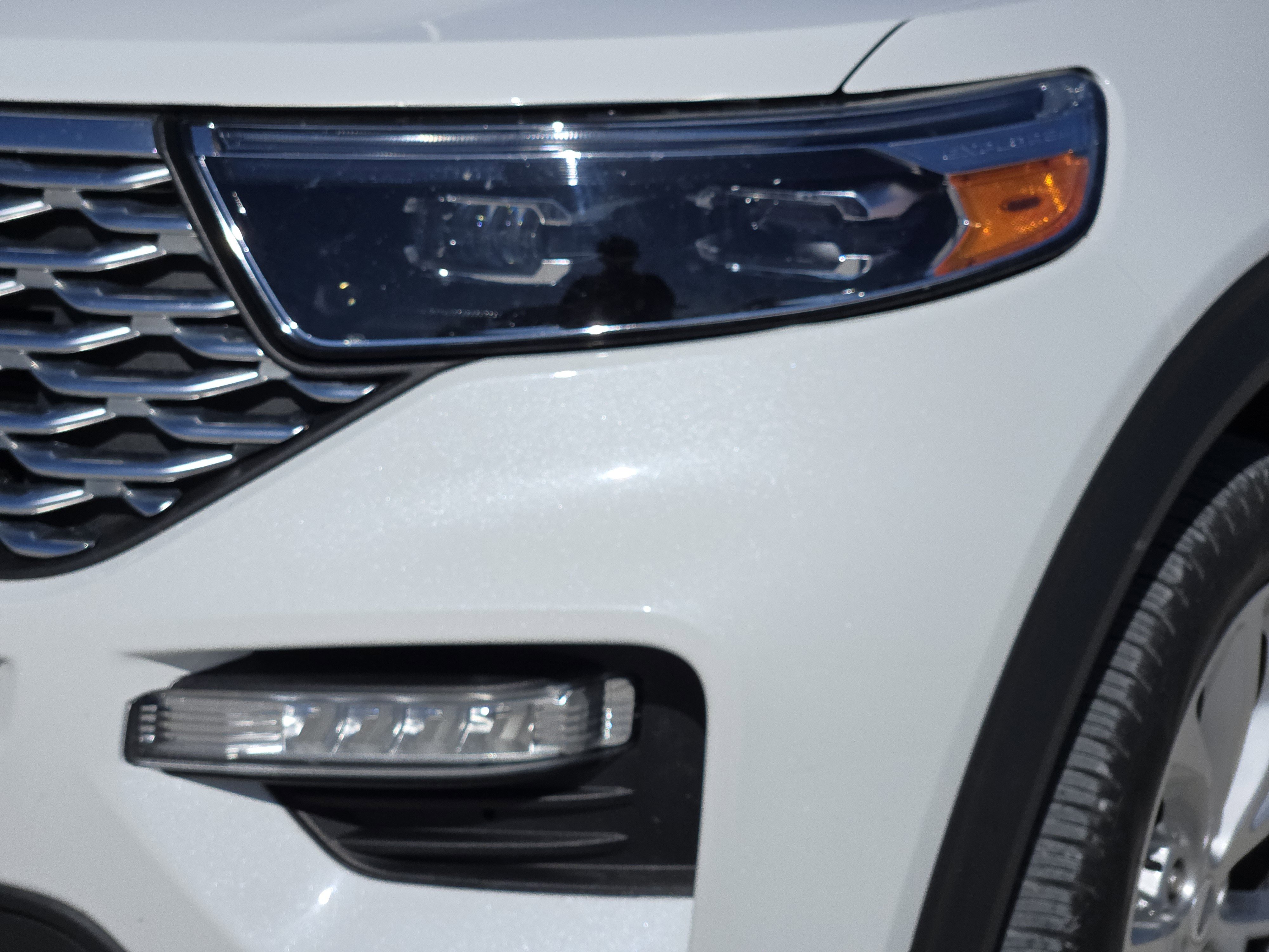 Certified 2023 Ford Explorer Platinum w/ Technology Package AWD/4WD image 9