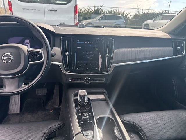 Used 2022 Volvo S90 B6 Inscription w/ Advanced Package image 22