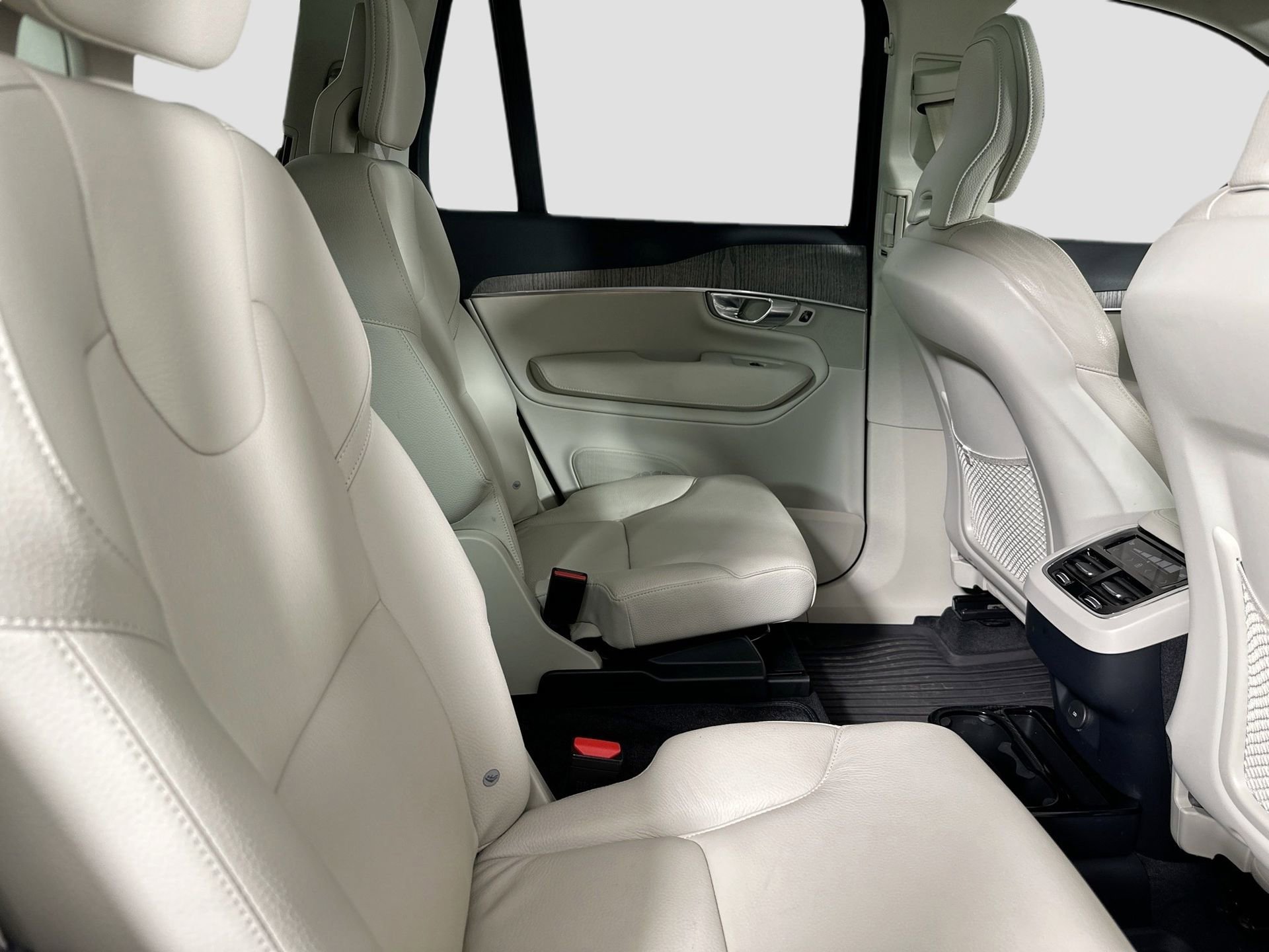 Certified 2023 Volvo XC90 B6 Plus w/ Protection Package image 29