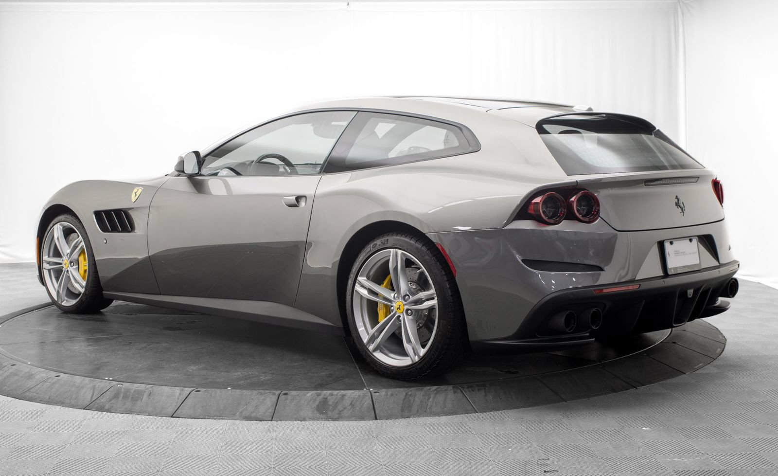 Used 2018 Ferrari GTC4Lusso AWD/4WD image 5
