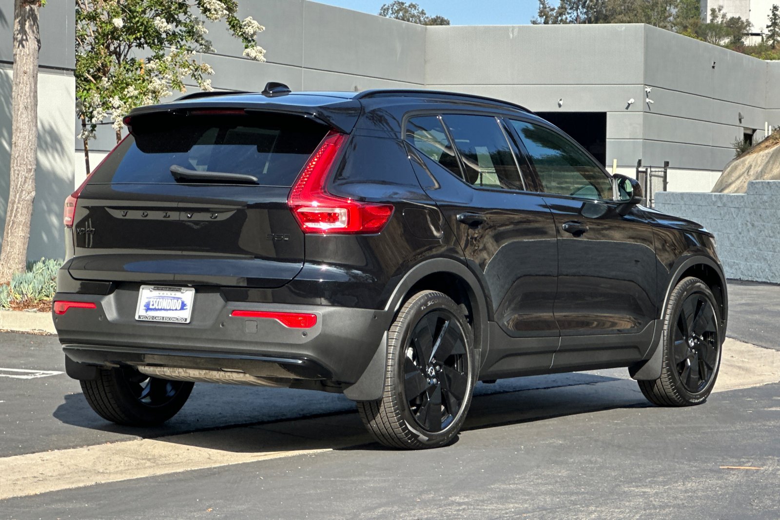 New 2026 Volvo XC40 B5 Ultra w/ Climate Package AWD/4WD image 4