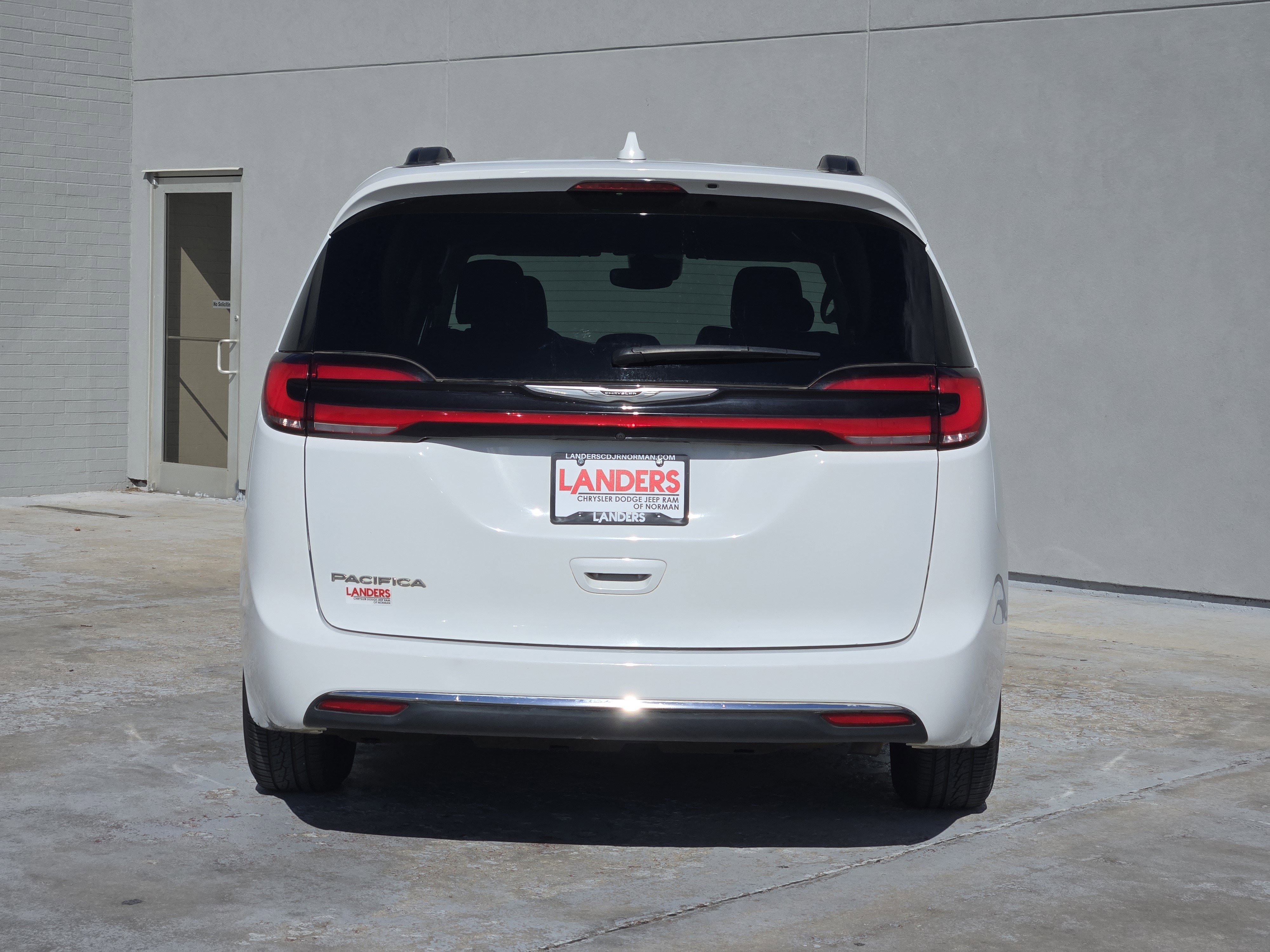 Used 2022 Chrysler Pacifica Touring-L FWD image 7