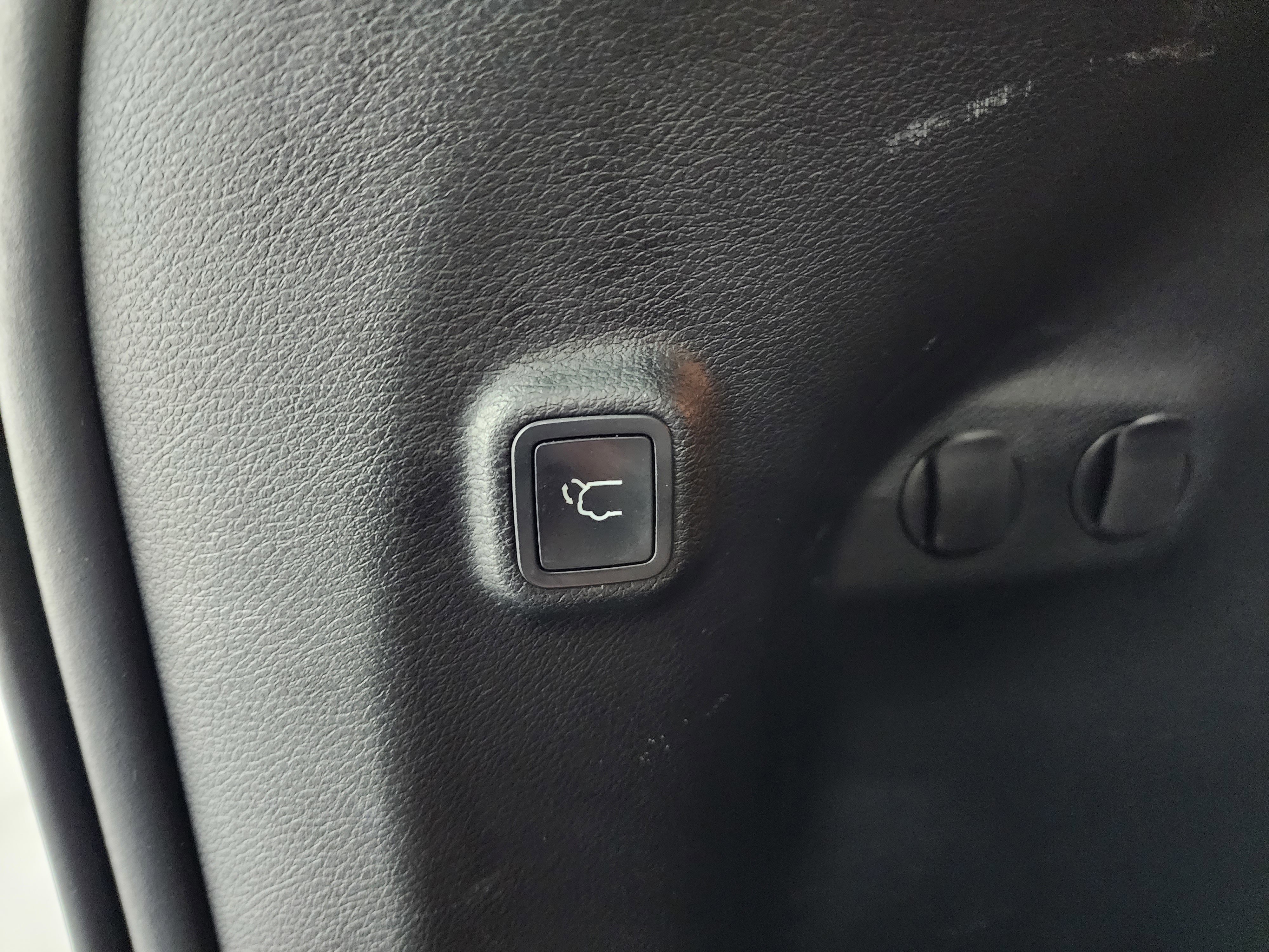 Used 2020 Jeep Cherokee Limited image 29