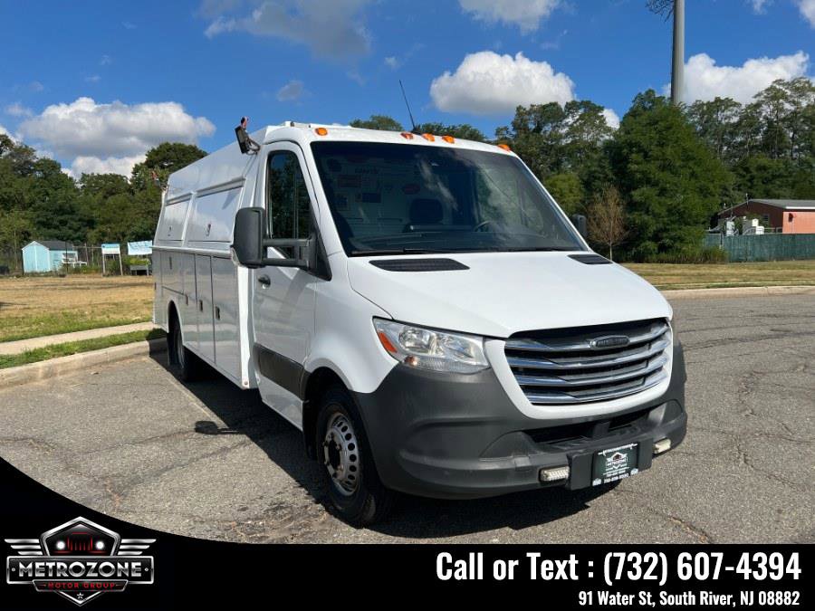 Used 2019 Freightliner Sprinter 3500 w/ Premium Package RWD image 3