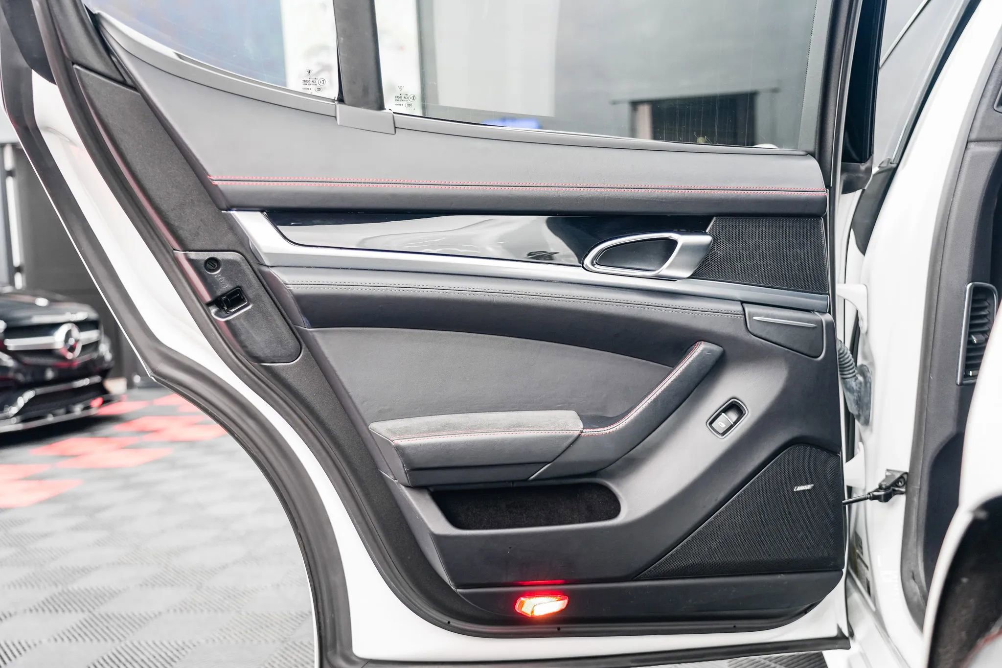 Used 2015 Porsche Panamera GTS w/ Premium Package Plus image 43