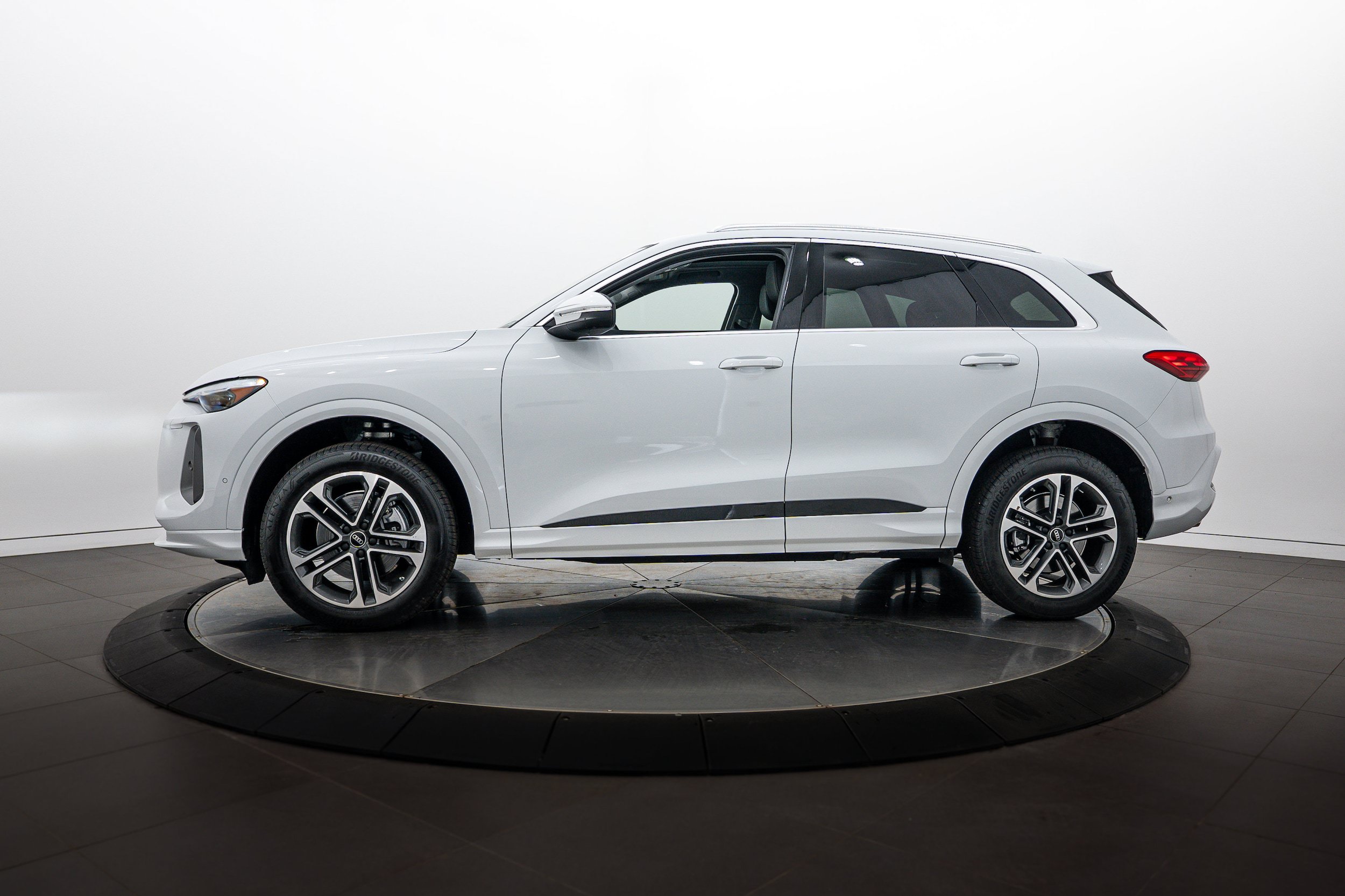 Used 2025 Audi Q5 Premium Plus w/ Premium Plus AWD/4WD image 6