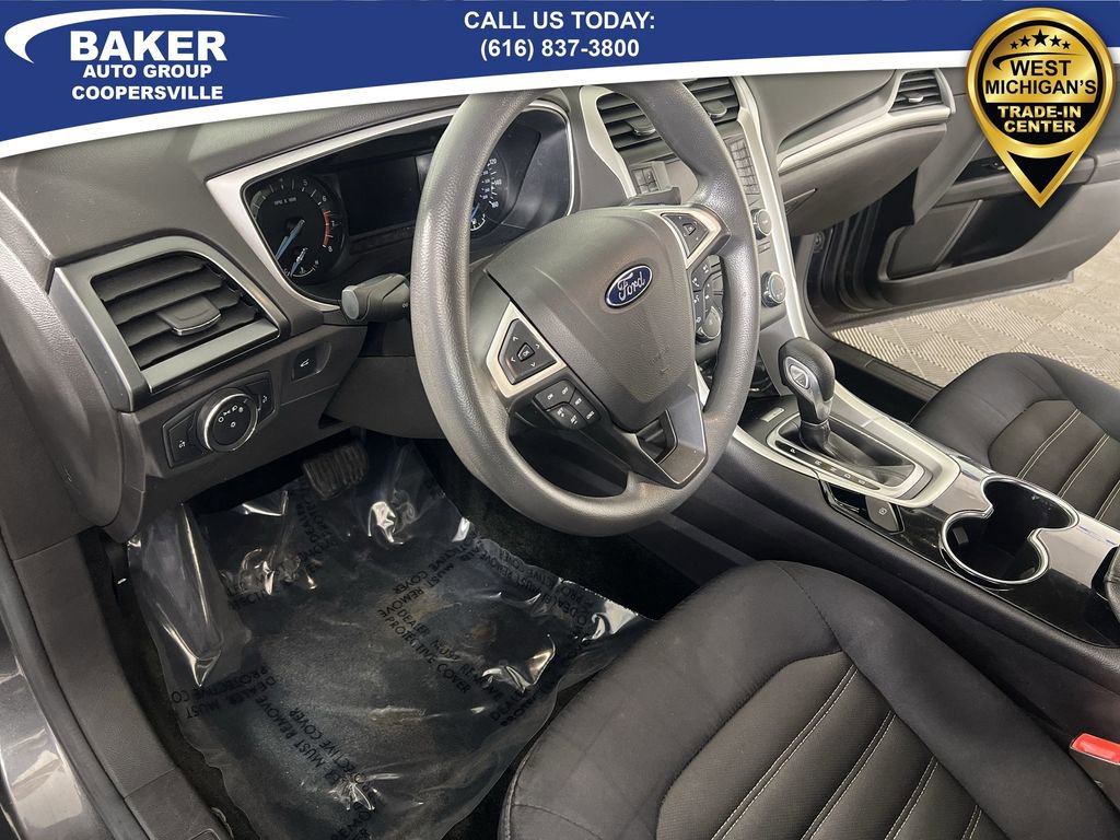 Used 2015 Ford Fusion SE image 11