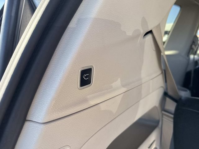 Used 2024 Chrysler Pacifica Touring-L FWD image 7