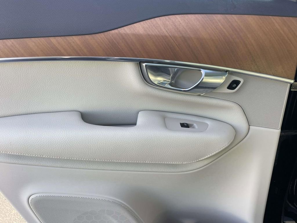 Used 2022 Volvo XC90 T6 Momentum w/ Advanced Package image 14