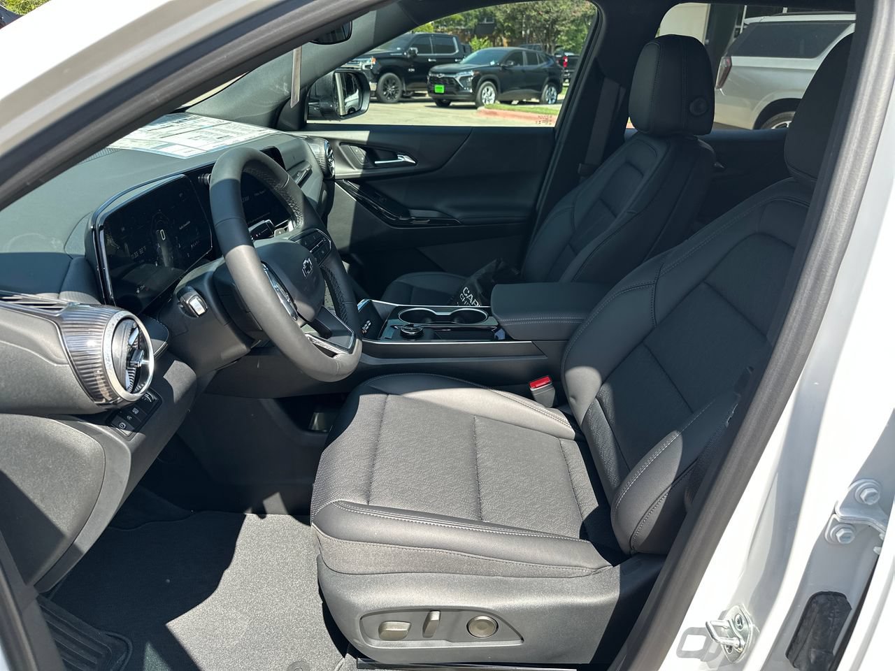New 2027 Chevrolet Equinox LT w/ Convenience Package II FWD image 9