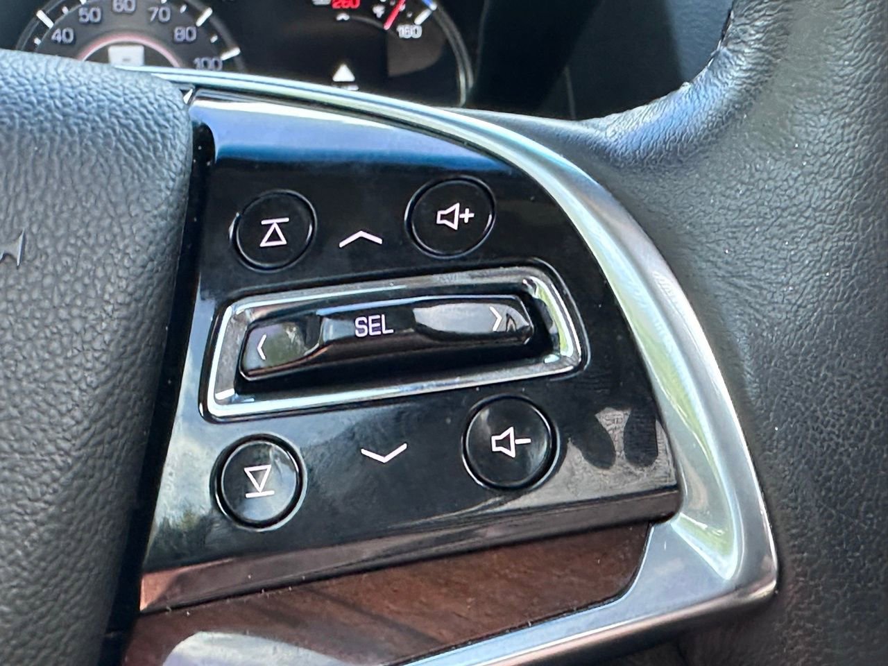 Used 2020 Cadillac Escalade Luxury w/ Escalade Sport Edition image 35