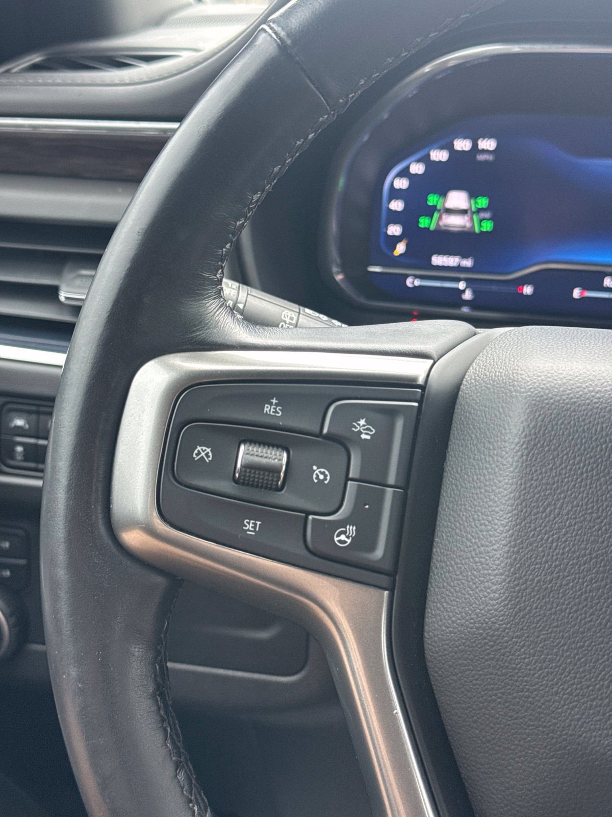 Used 2022 Chevrolet Tahoe Z71 w/ Luxury Package AWD/4WD image 22