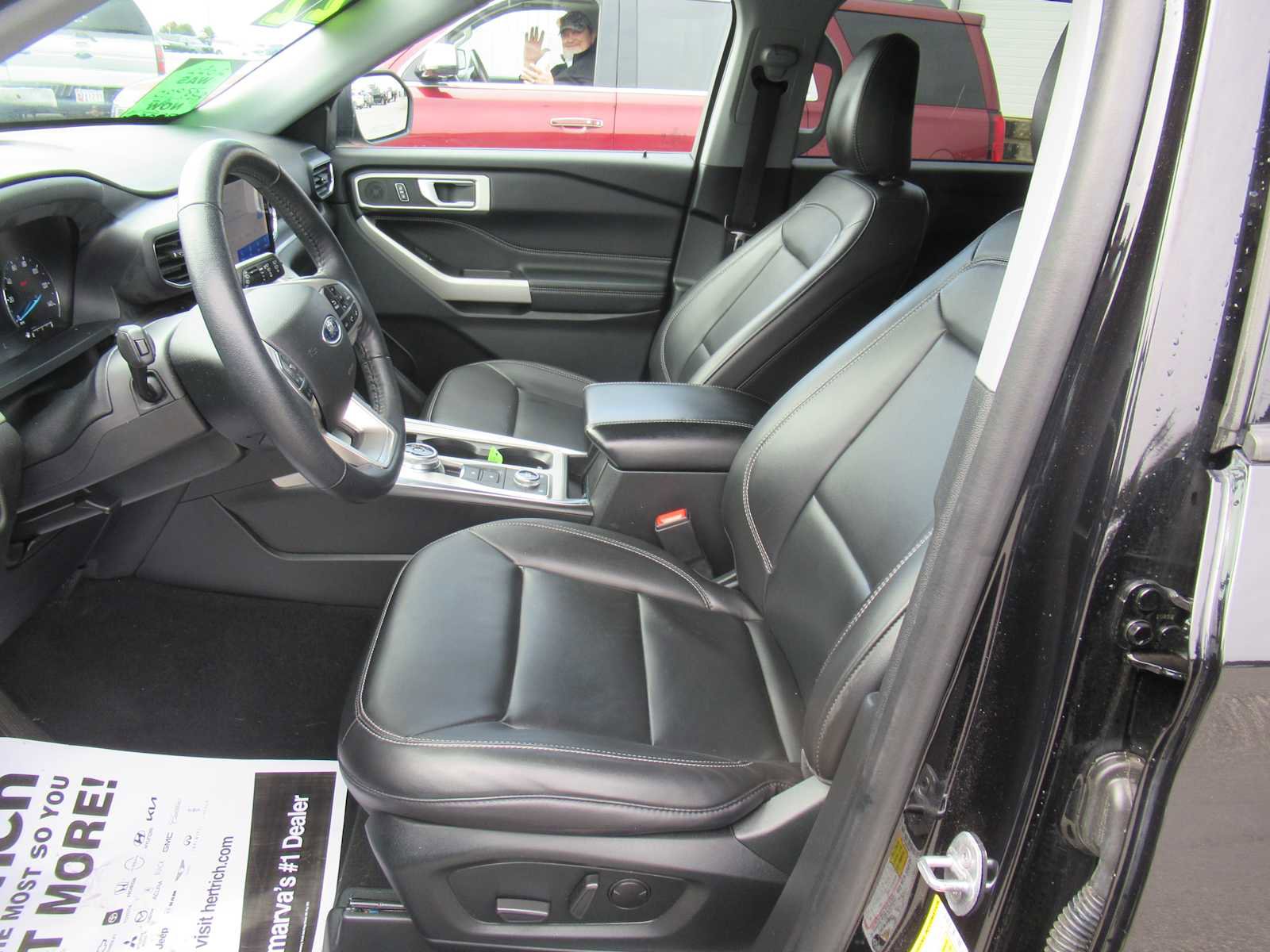 Used 2022 Ford Explorer XLT w/ Equipment Group 202A image 13