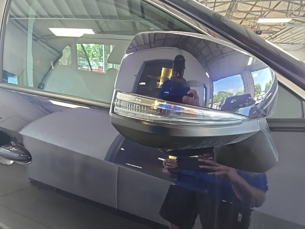 Used 2022 Toyota RAV4 XLE AWD/4WD image 7