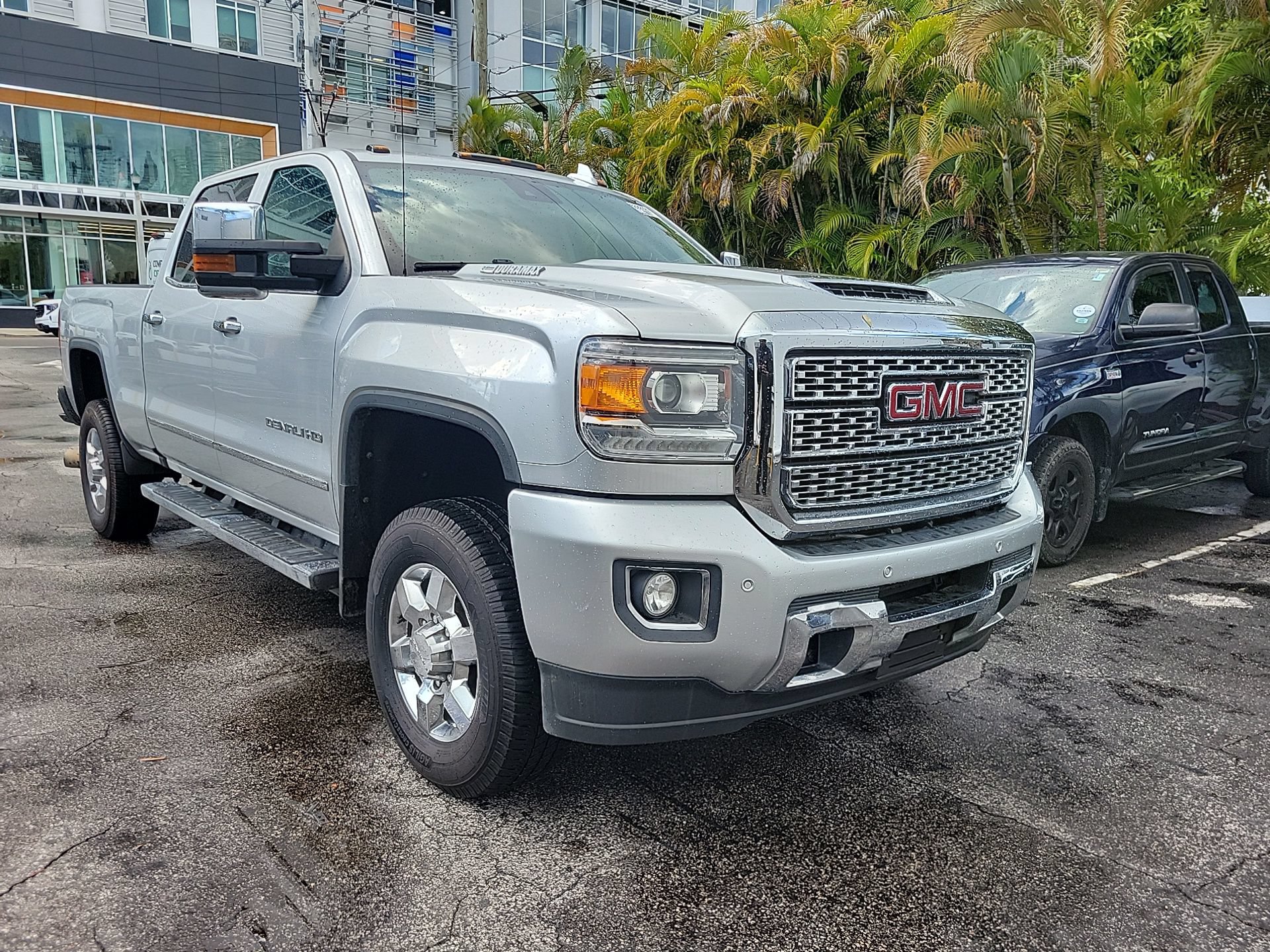Used 2018 GMC Sierra 2500 Denali w/ Duramax Plus Package AWD/4WD image 6