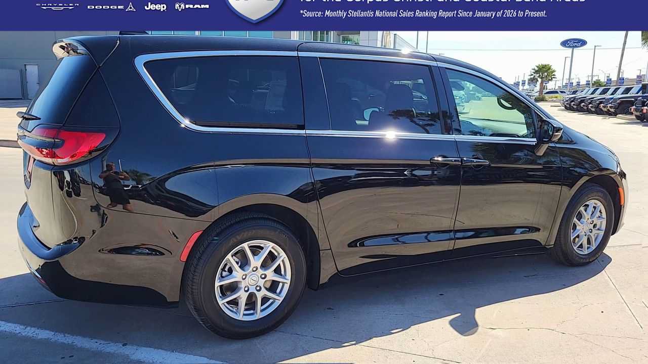 New 2026 Chrysler Pacifica Select FWD image 8