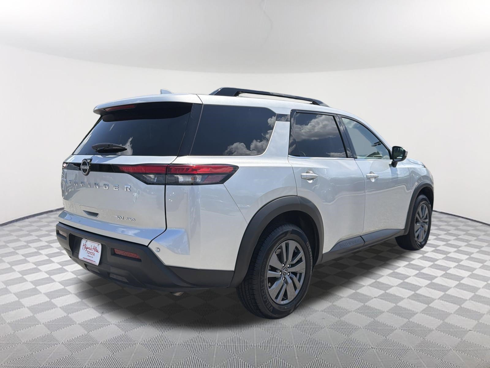 Used 2024 Nissan Pathfinder SV AWD/4WD image 17